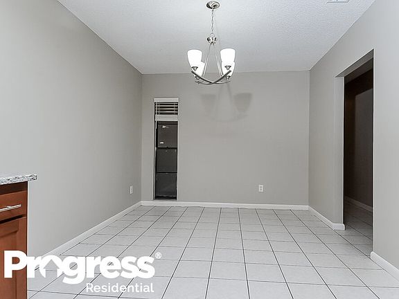4th image of 537 Sandy Creek Dr