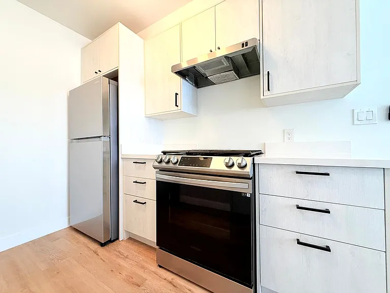 119 - 121 N Hillcrest Blvd — Photo 11