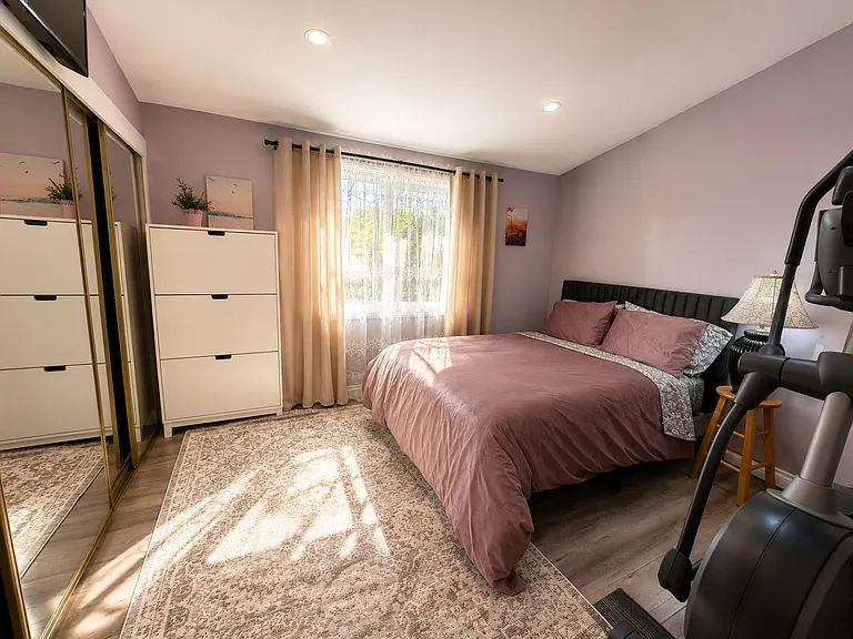 5810 Serrania Ave — Photo 10