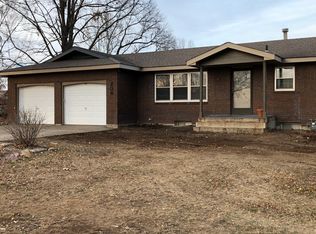 208 E Sunflower Blvd, Ozawkie, KS 66070