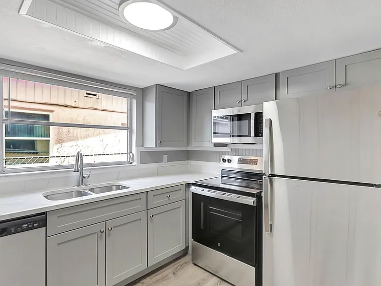 7210 Parrot Dr — Photo 7