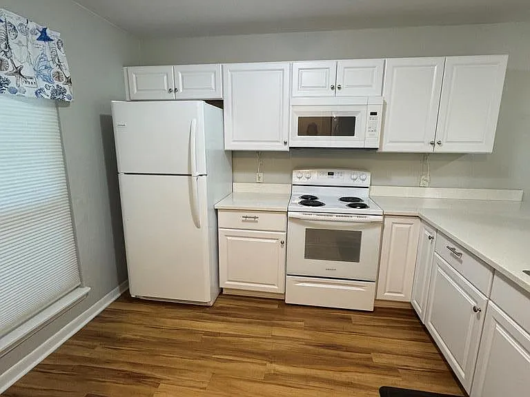 302 Saint Andrews St #A102 — Photo 2
