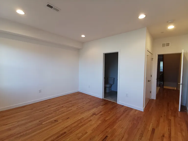 521 N 34th St #B1 — Photo 8