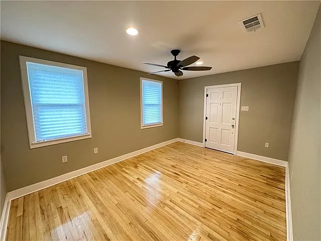 3 bed, 1.0 bath, 1150 sqft, $2,100 — Photo 4