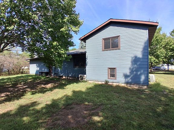2nd image of 831 Cumming Ln