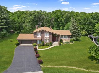 11710 Center Dr, Lemont, IL 60439