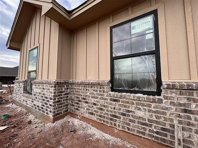 1st image of 126 Sparrow Hills Ln