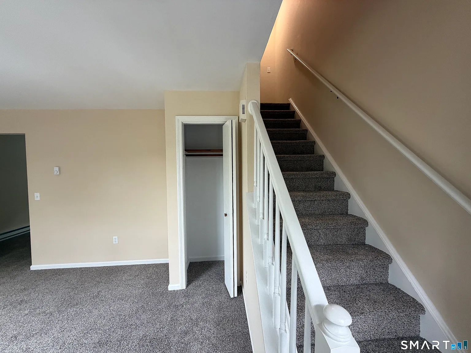 3 bed, 1.0 bath, 1050 sqft, $2,200 — Photo 4