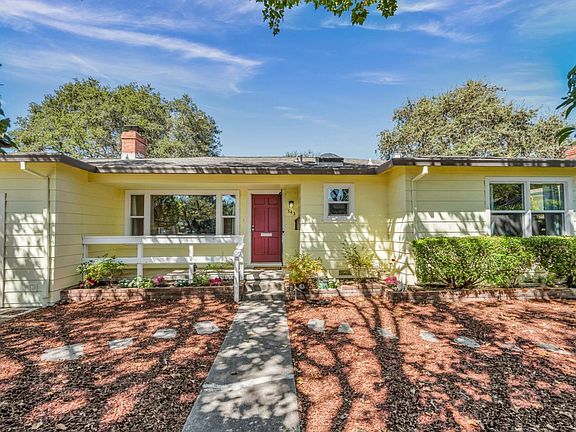 3rd image of 543 Clement Avenue