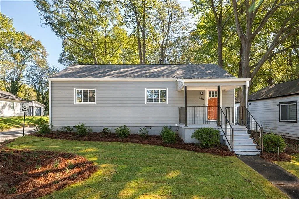 3 bed, 2.0 bath, 1100 sqft, $2,000 — Photo 1
