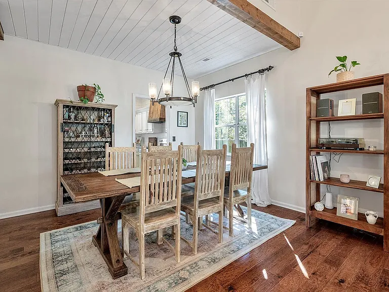 1927 Oak Tree Ln — Photo 4