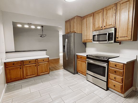 2nd image of 2858 S Zurich Ct