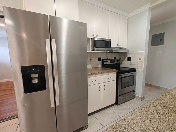 4th image of 801 N 70th Way