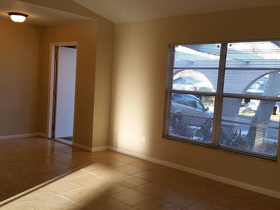 3rd image of 107 Foxwood Dr