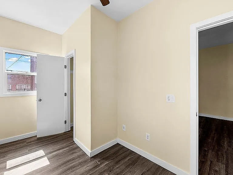 1050 W 57th St — Photo 13