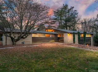 1089 N Main St, West Hartford, CT 06117