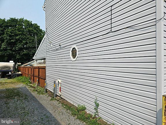 3rd image of 10 S Pine St