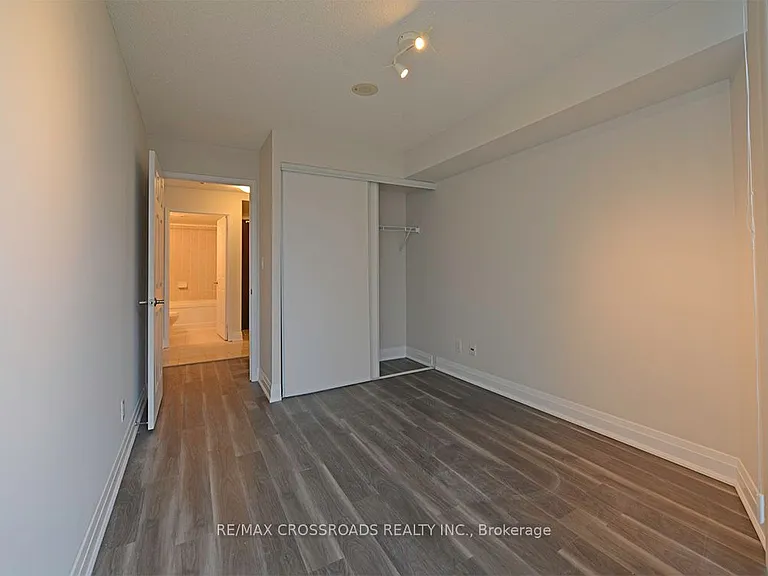 35 Hollywood Ave #1709 — Photo 13
