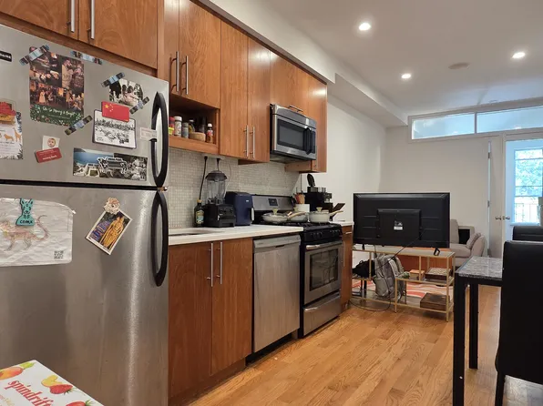 208 Kingsland Avenue image 1 of 10