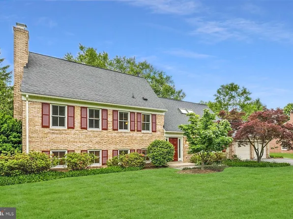 9 Orchard Way S, Potomac, MD 20854