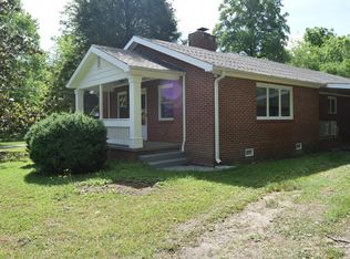 102 Hall St #A, Hendersonville, NC 28739