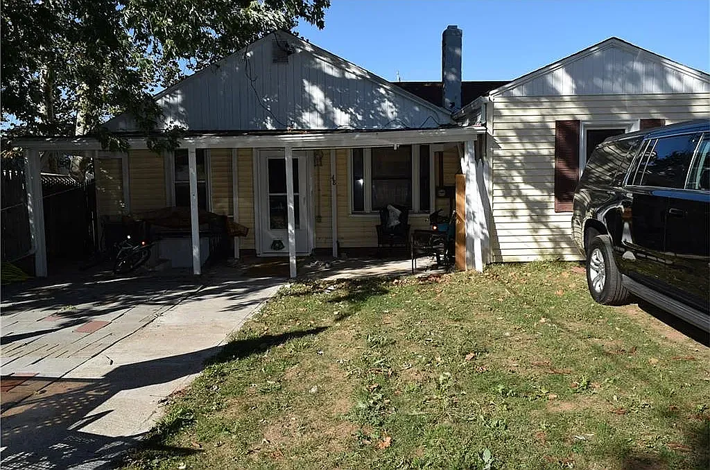 3 bed, 1104 sqft, $3,100 — Photo 1