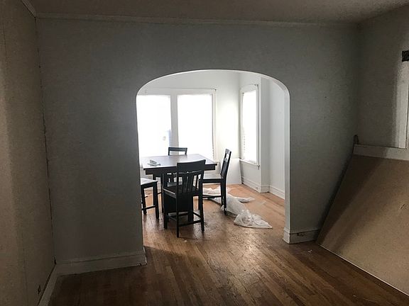 3rd image of 5928 N Fairfield Ave