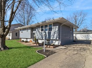 305 Gray Ave, Waukee, IA 50263