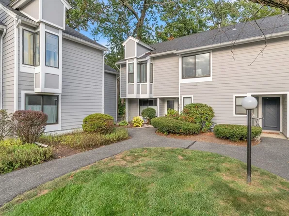 358 Nassau Dr Unit 358, Springfield, MA 01129
