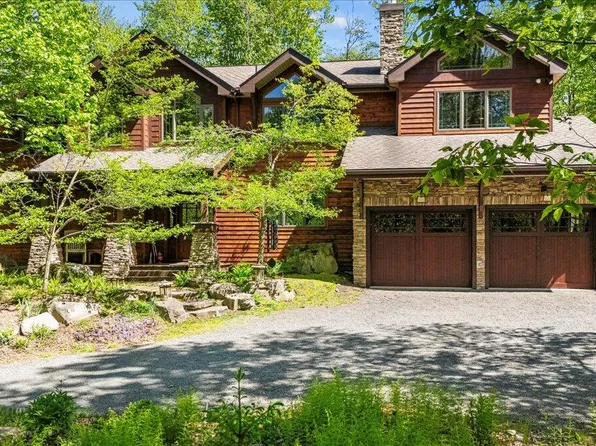 44 Watawga Way W, Gouldsboro, PA 18424