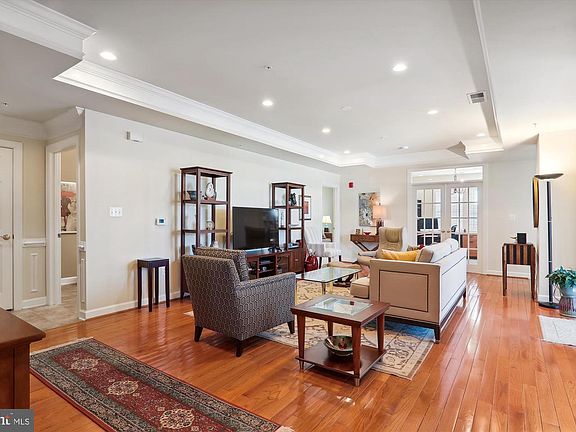 5th image of 411 King Farm #403