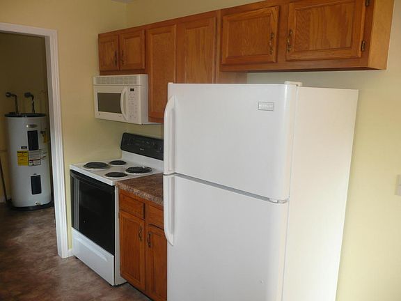 5th image of 2757 Selma Ave