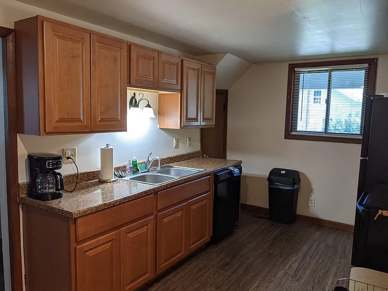 33 N Main St #B — Photo 5