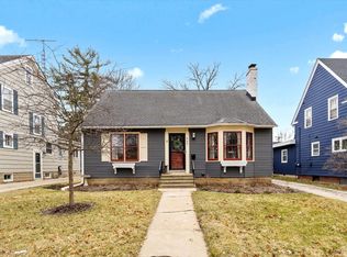 360 Sunset Ave, Aurora, IL 60506