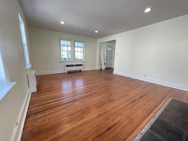 85 E Main St — Photo 9