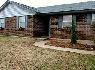 261 Hickory Stick Ln, Harrah, OK 73045