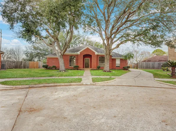 4418 W Thunderwood Cir, Fresno, TX 77545