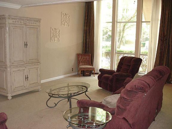 Great Room w/ Vaulted Ceiling