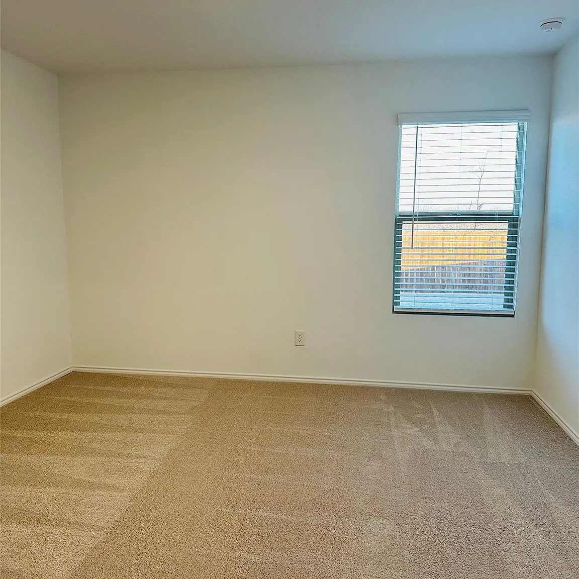 3 bed, 1302 sqft, $1,999 — Photo 4