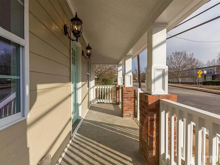 705 E Lenoir St — Photo 3