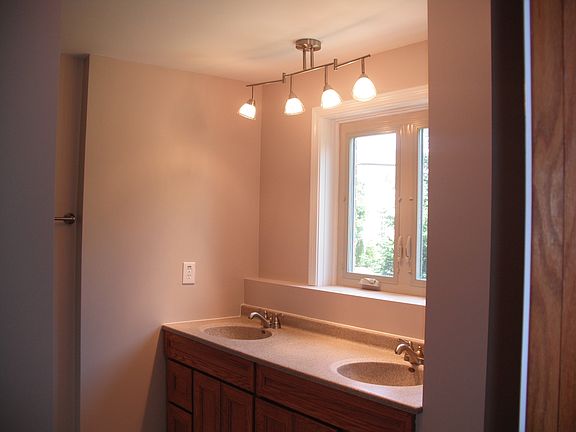 Bathroom. 2 bowl vanity