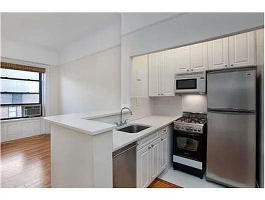 Rented by Douglas Elliman | media 19