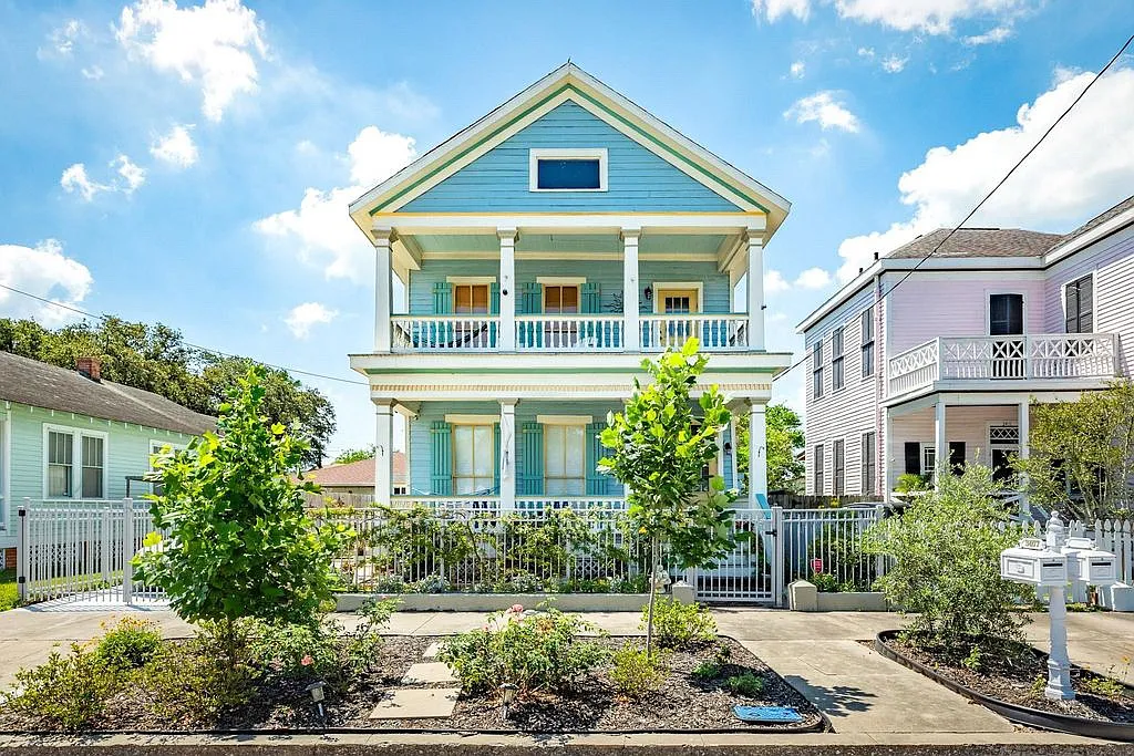 3407 Avenue L — Photo 1