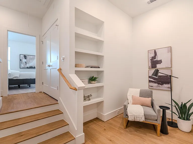 7613 Victory Reserve St — Photo 25