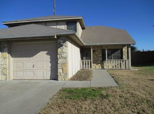 321 Commanche Ct, Junction City, KS 66441