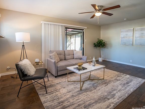 4th image of 834 Karen Ln