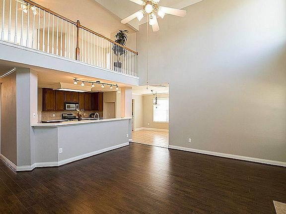 2nd image of 1122 Blue Leaf Dr