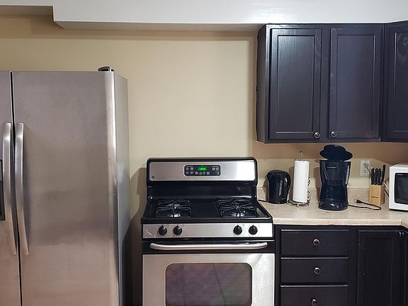 3rd image of 402 W Ferry St