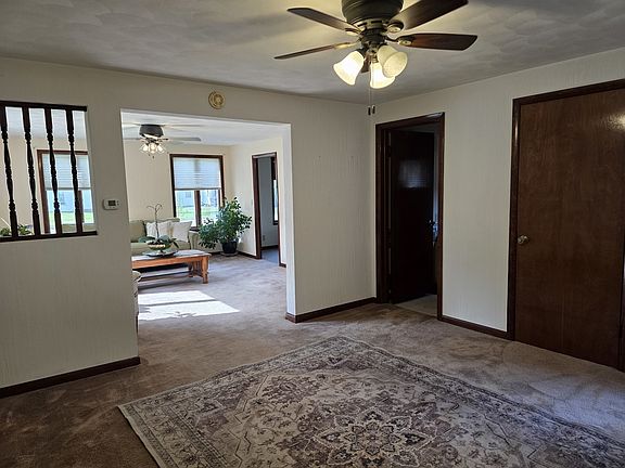 3rd image of 312 W 6th St