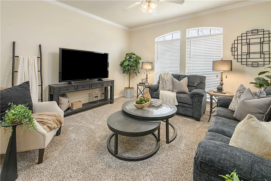4 bed, 4.5 bath, 1856 sqft, $2,400 — Photo 3